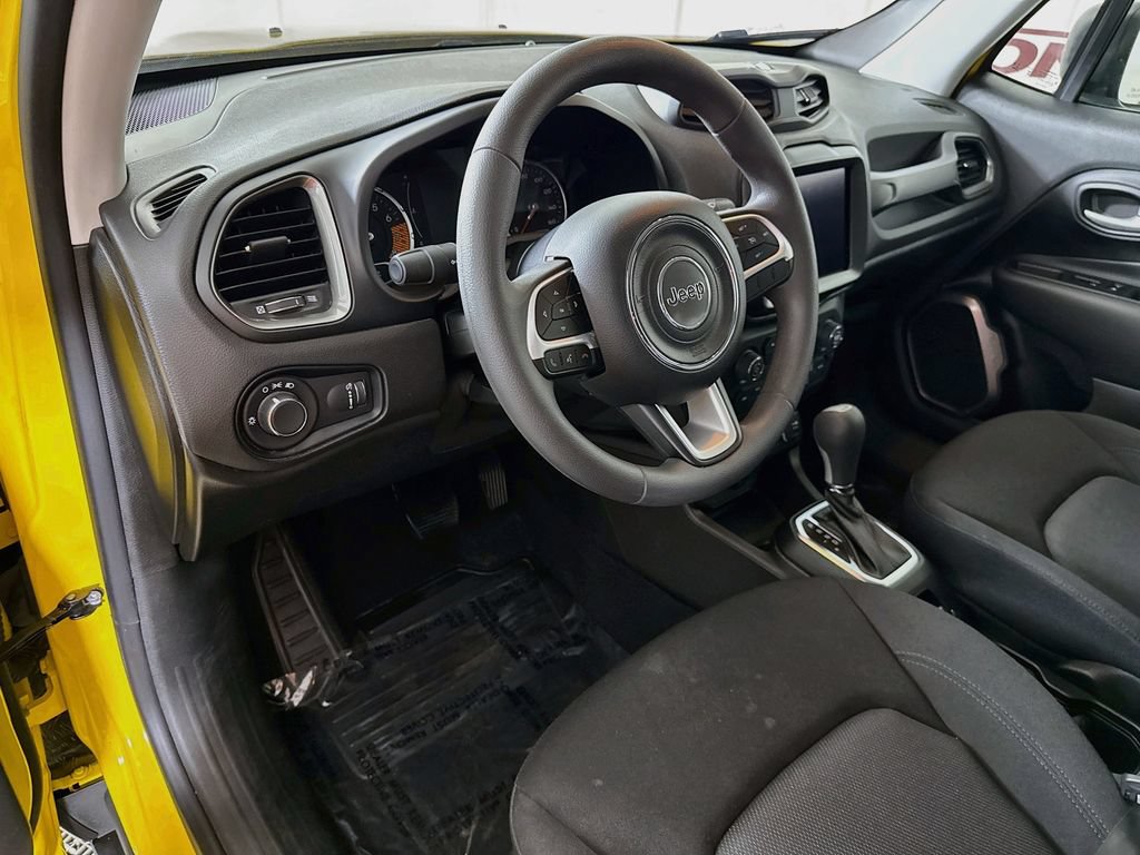 Used 2023 Jeep Renegade Latitude AWD/4WD image 18