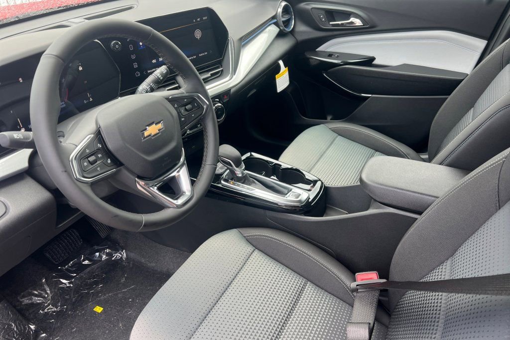 New 2026 Chevrolet Trax LT w/ Sunroof Package image 7