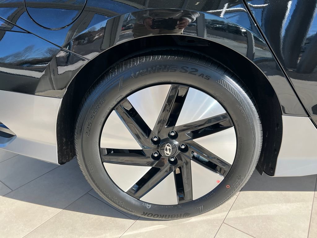 New 2025 Hyundai Ioniq 6 SE image 16