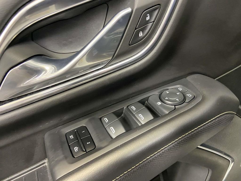 Used 2023 GMC Yukon SLT image 18
