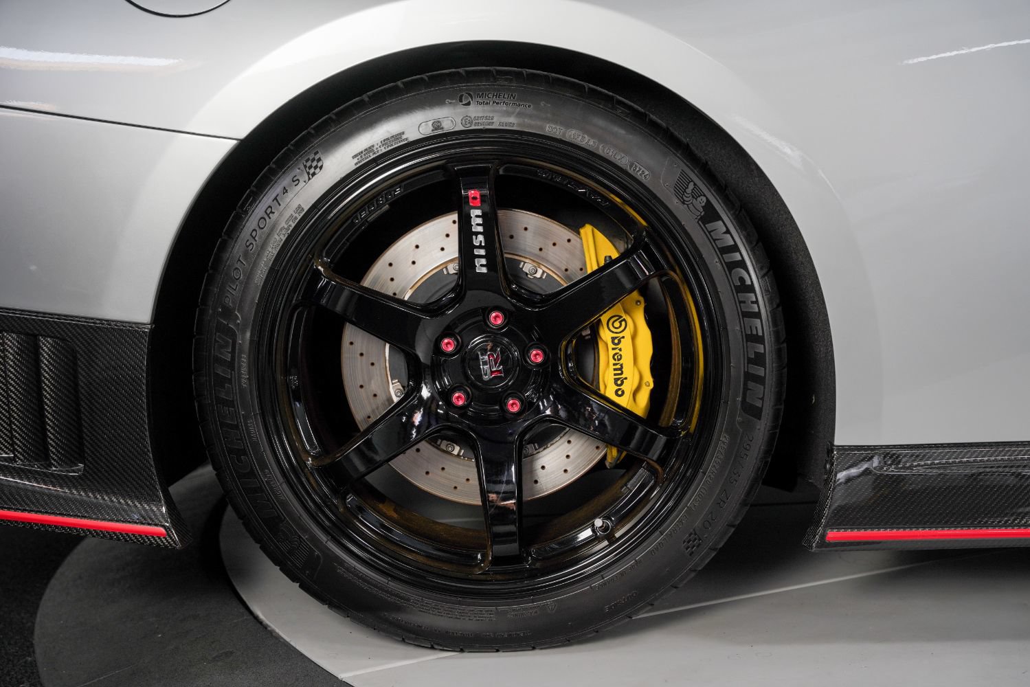 Used 2018 Nissan GT-R NISMO AWD/4WD image 25