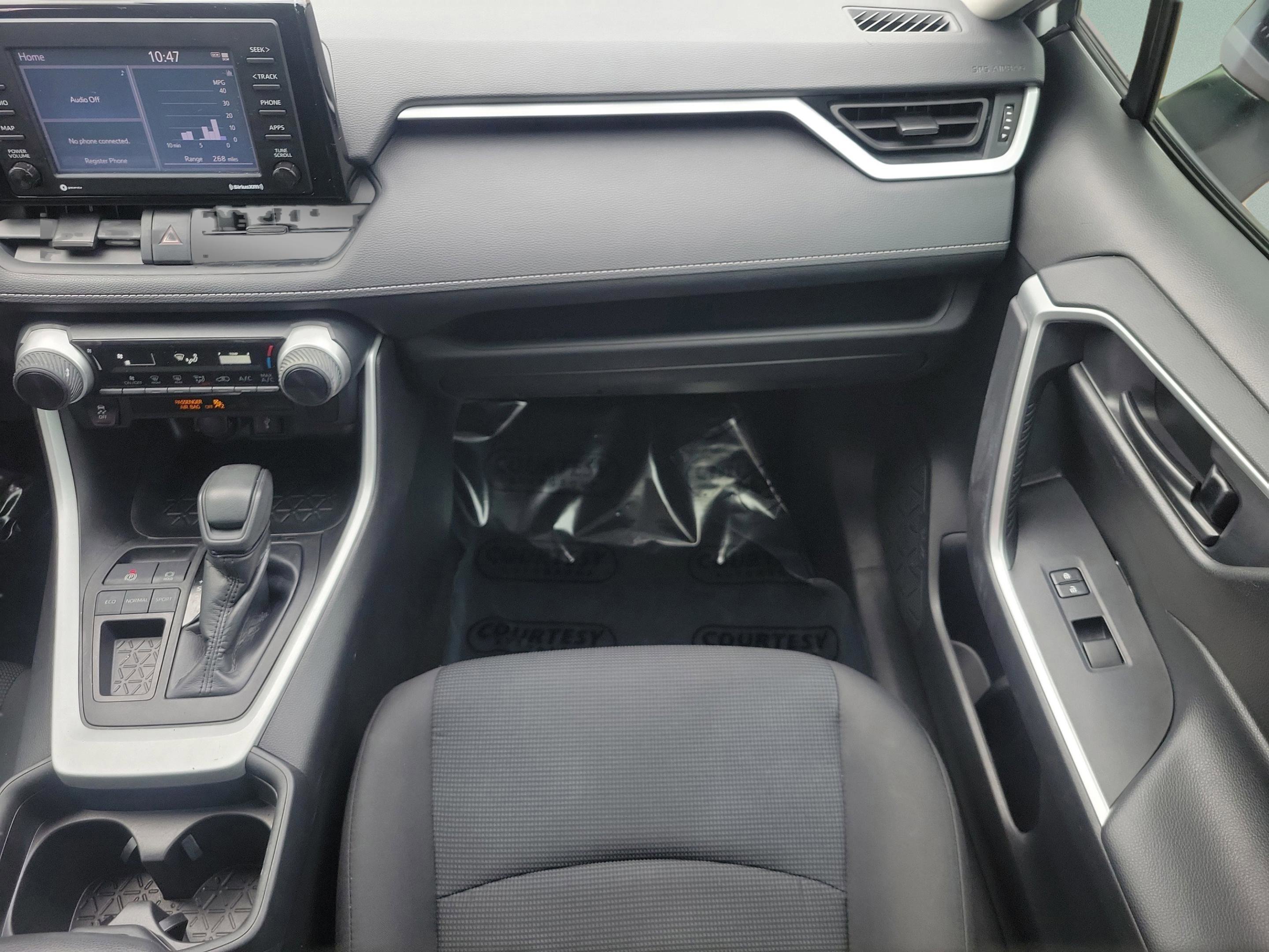 Used 2020 Toyota RAV4 LE image 13