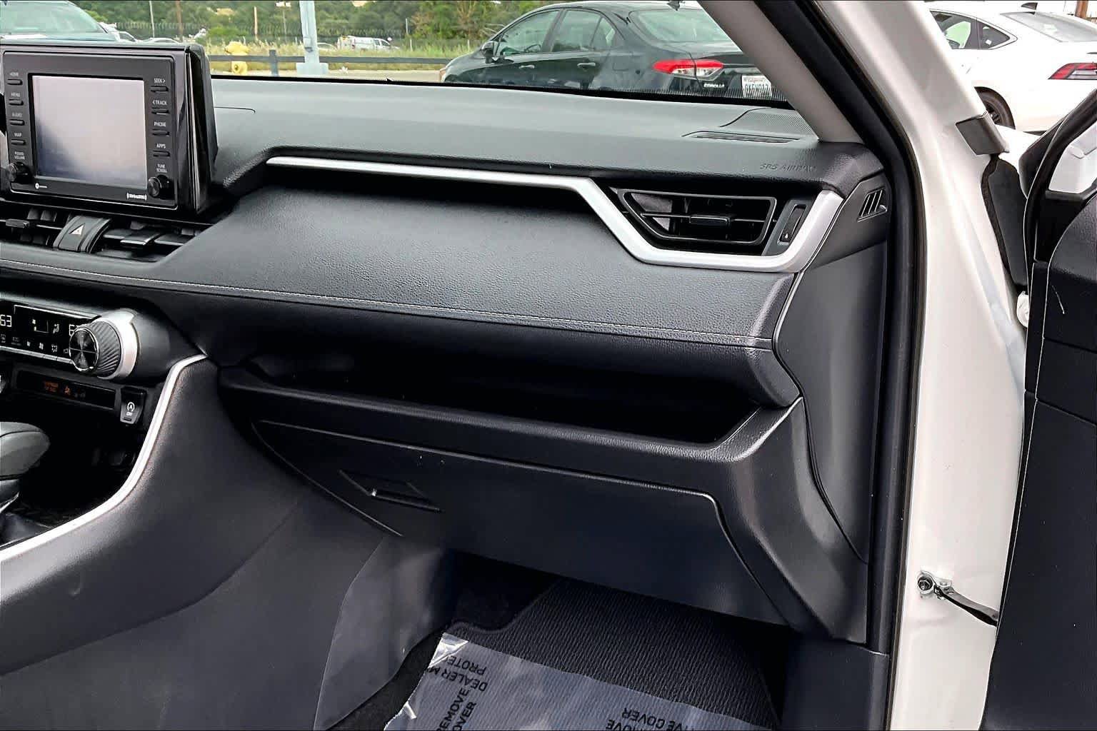 Used 2021 Toyota RAV4 XLE w/ Carpet Mat Package (TMS) FWD image 18