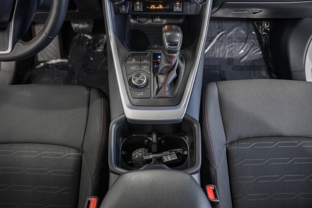 Used 2024 Toyota RAV4 SE image 28