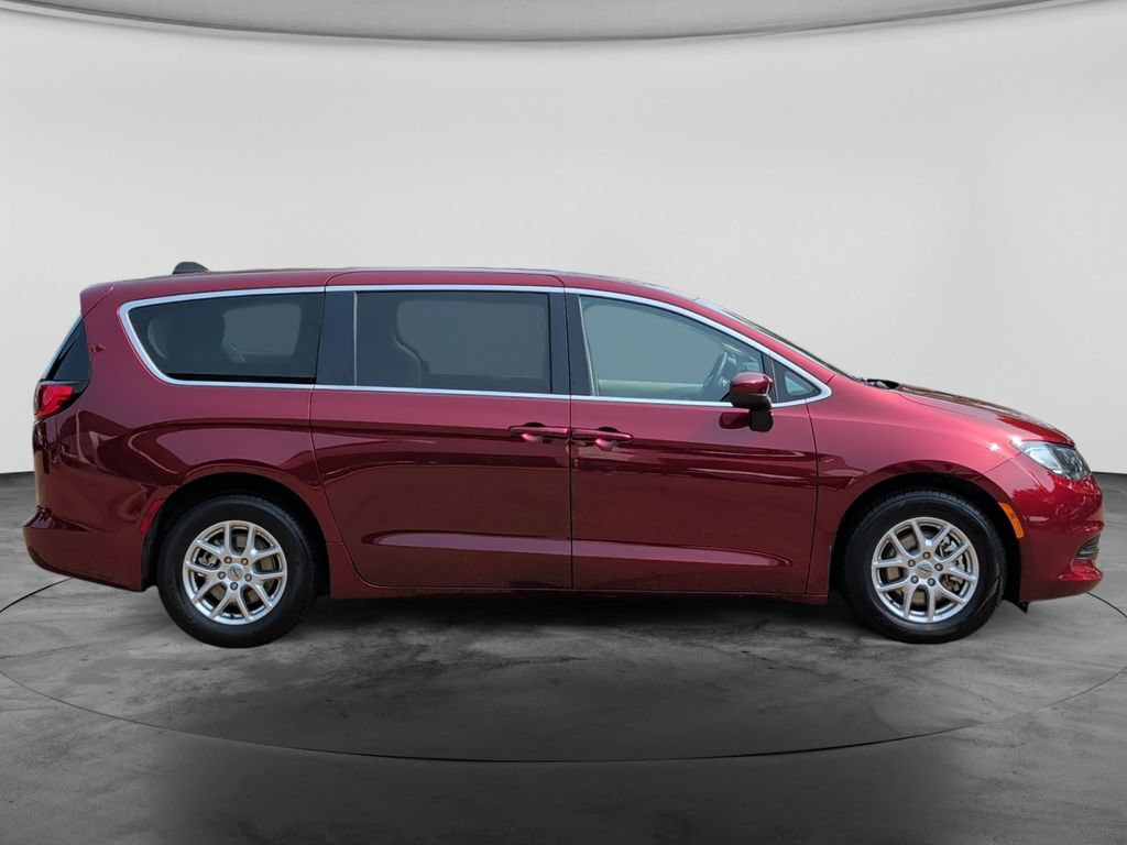 Used 2023 Chrysler Voyager LX FWD image 8