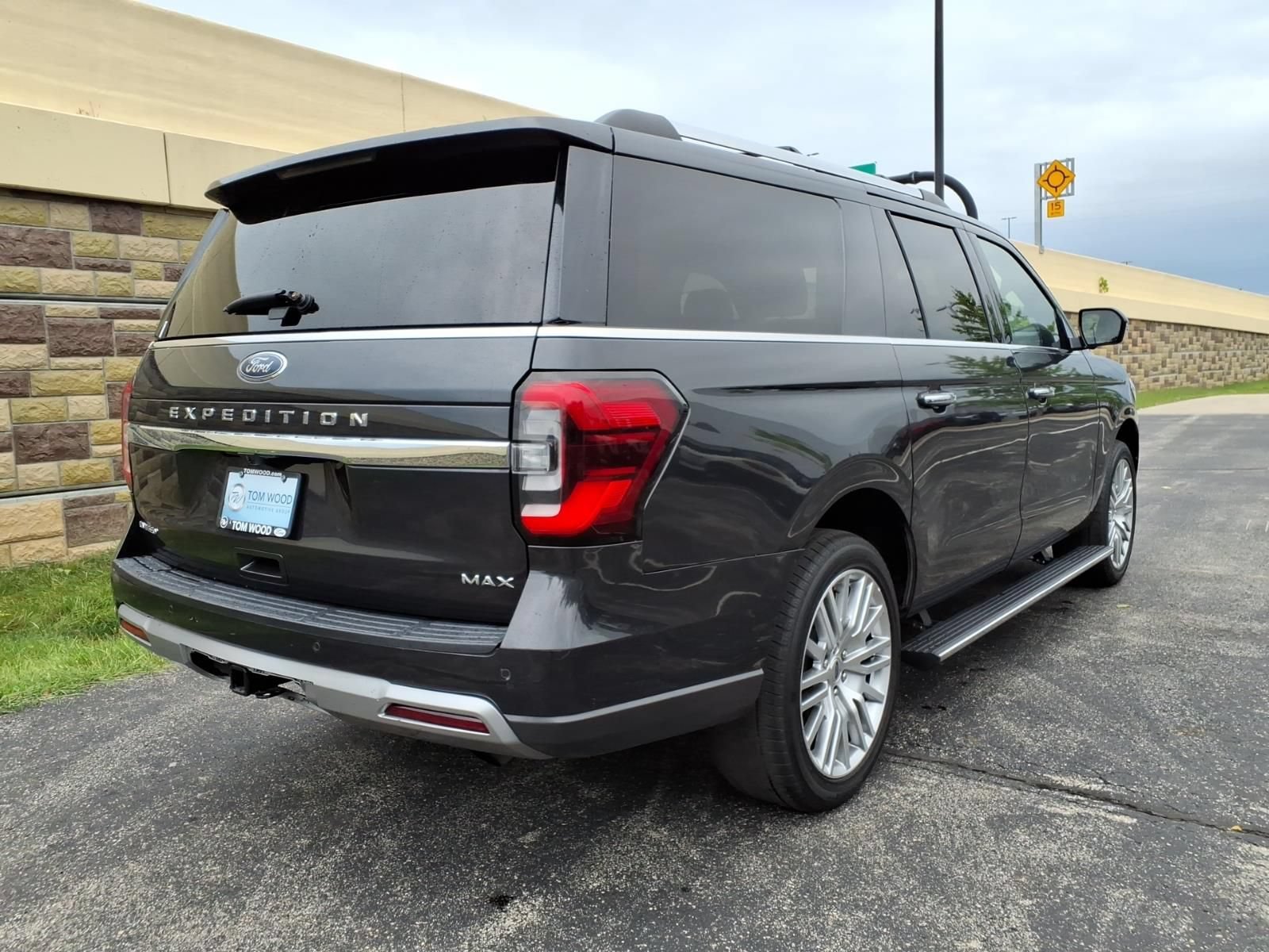 Used 2024 Ford Expedition Max Limited AWD/4WD image 10