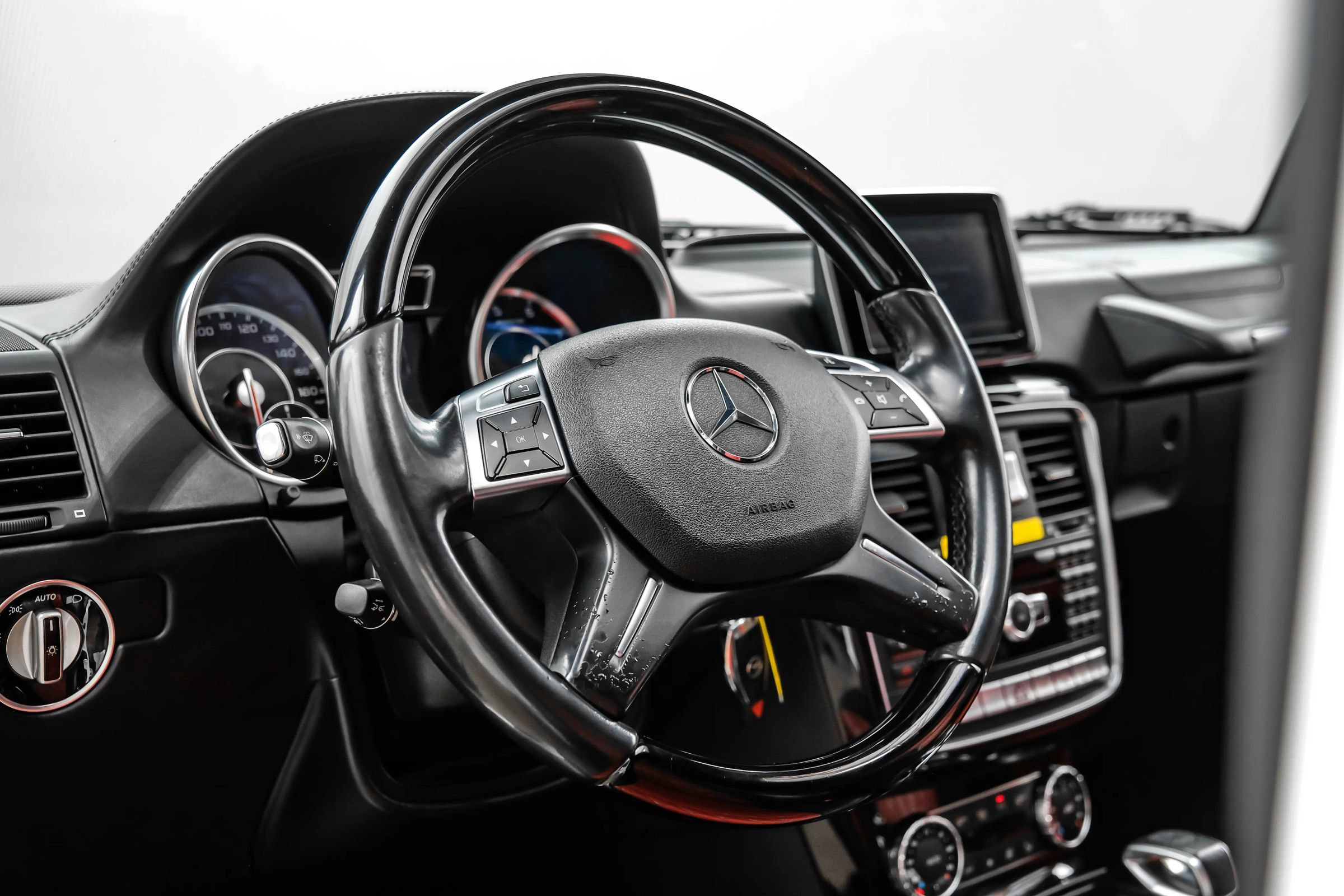 Used 2015 Mercedes-Benz G 63 AMG 4MATIC w/ PA6 Package image 11