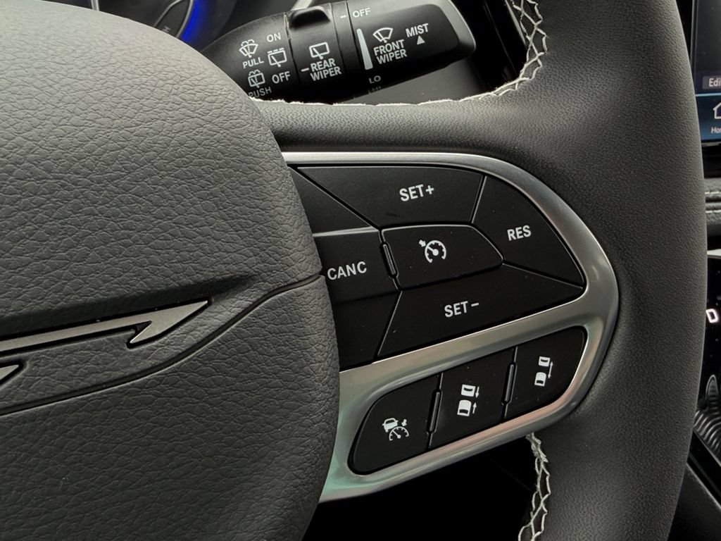 New 2027 Chrysler Pacifica Select FWD image 14