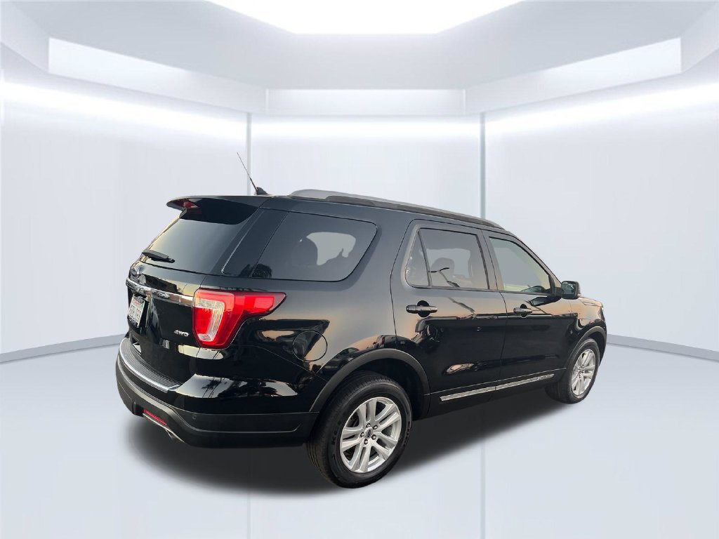 Used 2018 Ford Explorer XLT w/ Equipment Group 202A AWD/4WD image 5