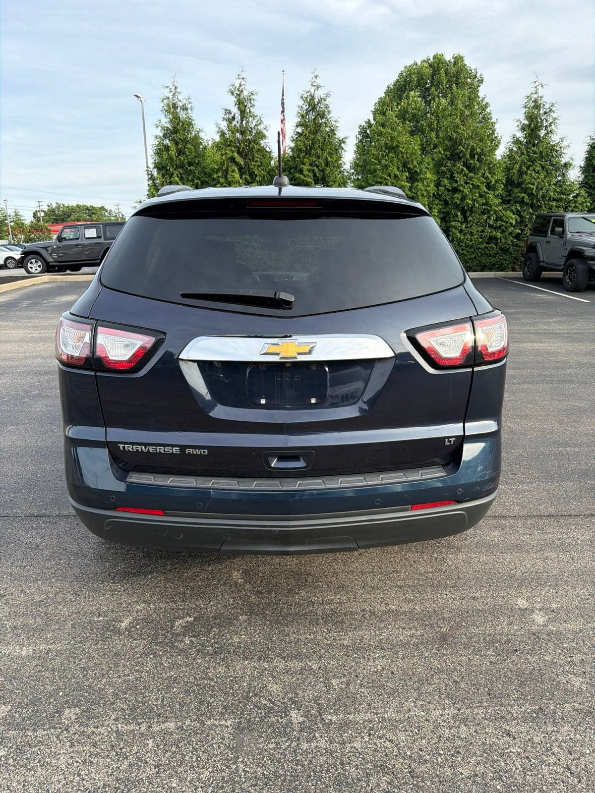 Used 2017 Chevrolet Traverse LT w/ Style and Technology Package AWD/4WD image 4