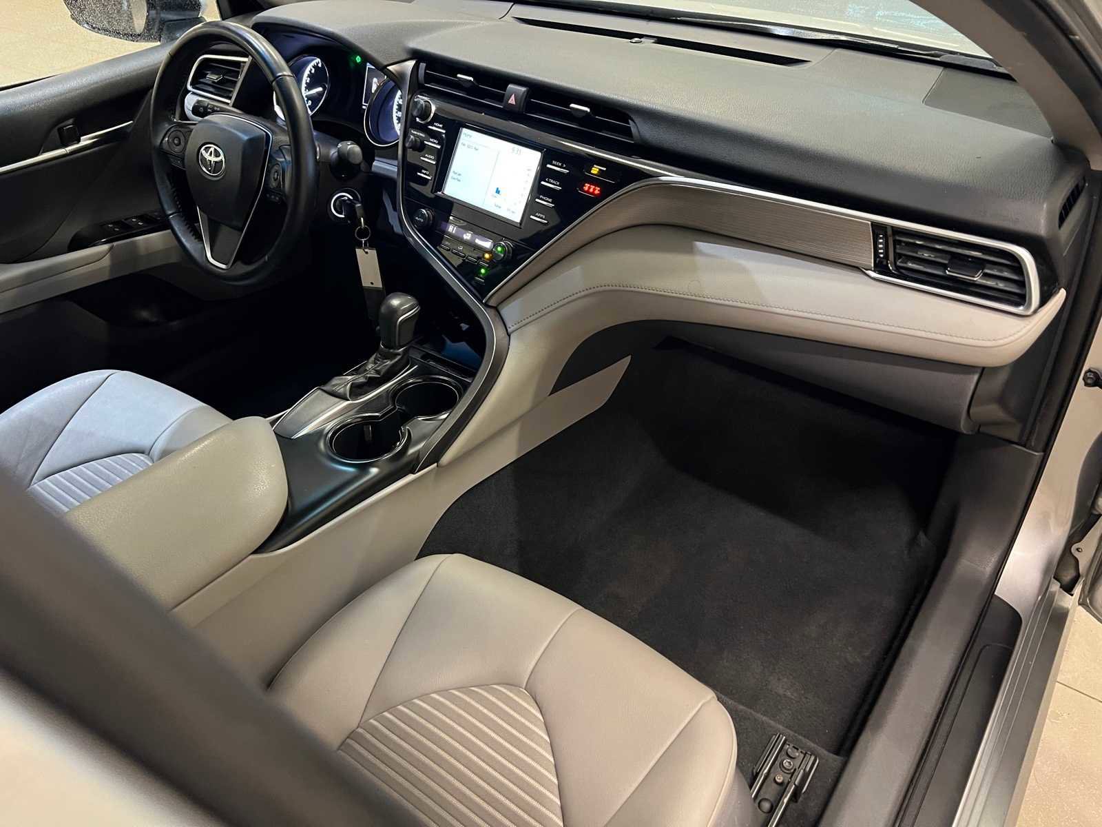 Used 2018 Toyota Camry SE image 15