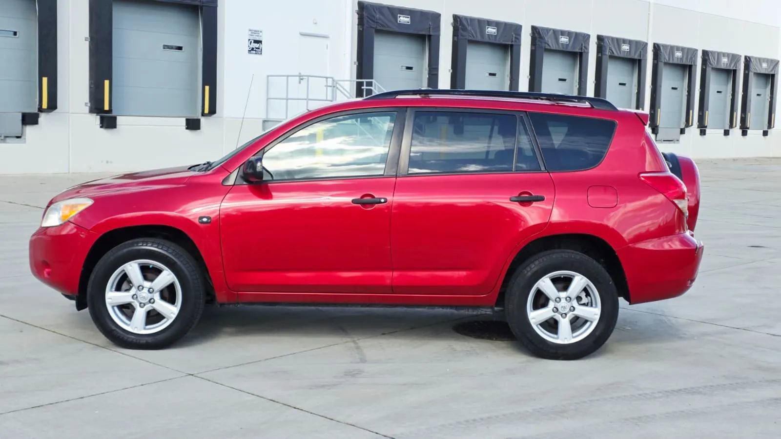 Used 2008 Toyota RAV4 Sport Utility 4D image 2