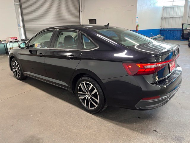 Used 2025 Volkswagen Jetta SE FWD image 5