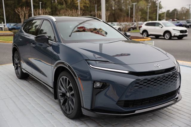 Used 2025 Toyota Crown Signia w/ Advanced Technology Package AWD/4WD image 7