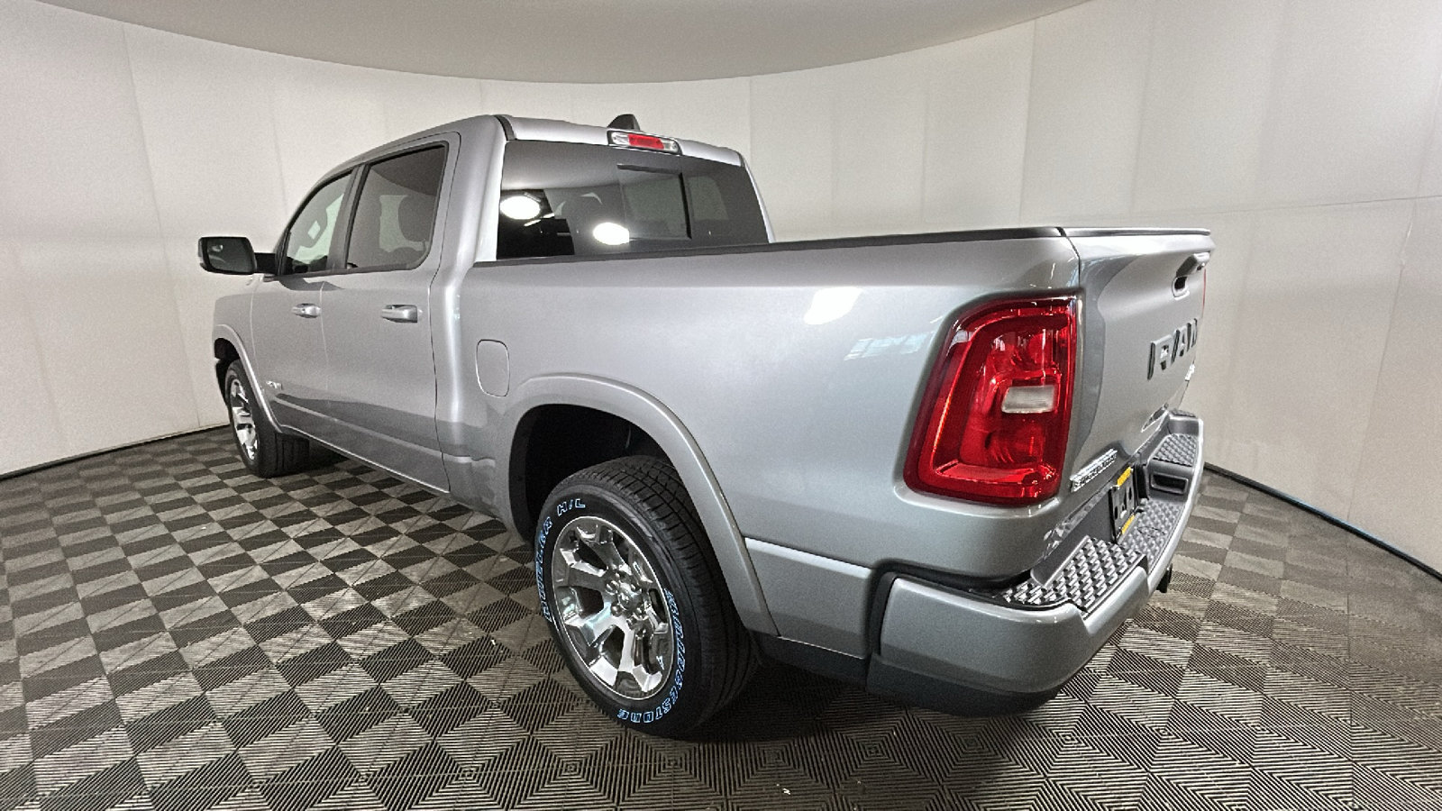 Used 2025 RAM 1500 4x4 Crew Cab image 5