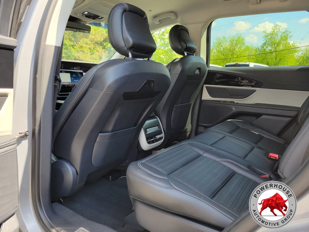 Used 2024 Lincoln Nautilus Reserve AWD/4WD image 16