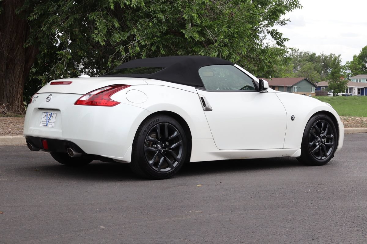 Used 2019 Nissan 370Z Touring RWD image 5