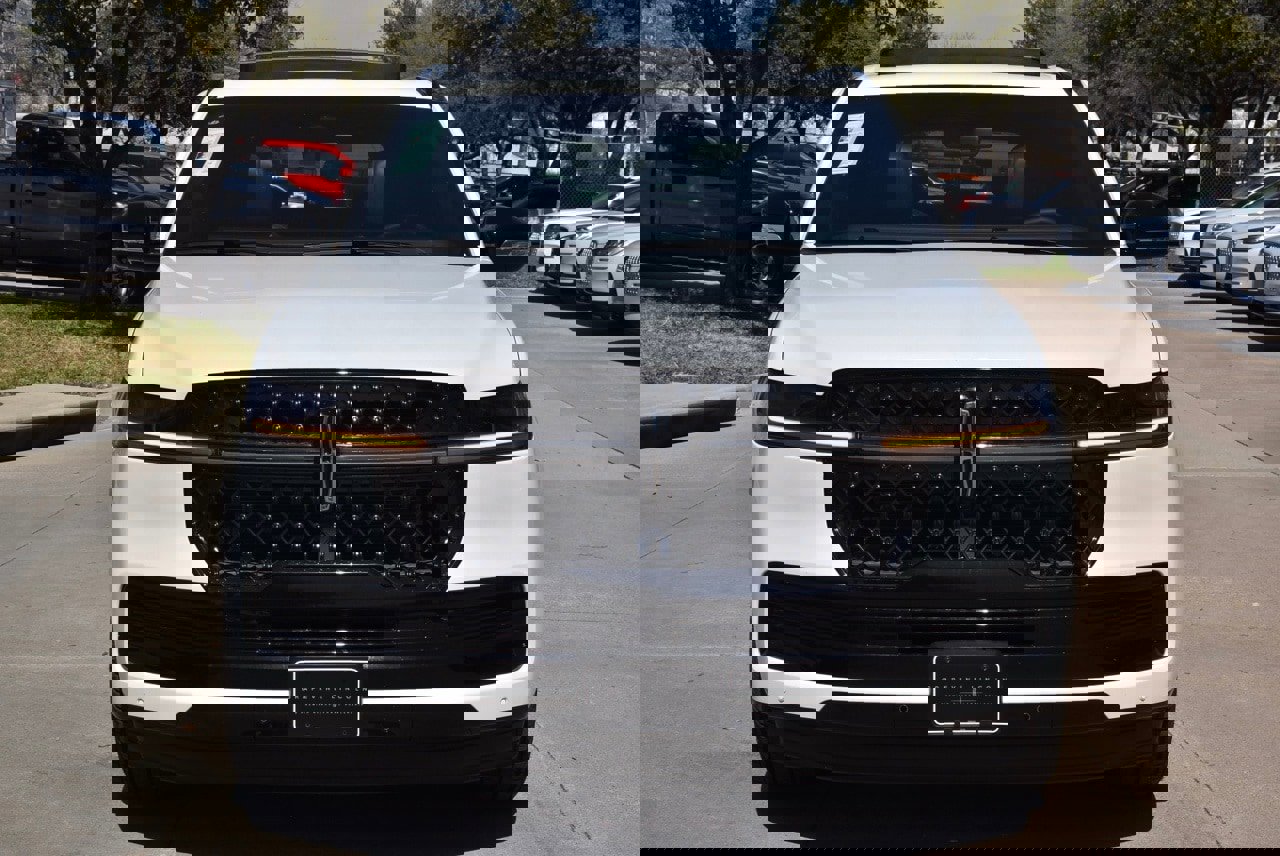 New 2025 Lincoln Navigator L Reserve w/ Jet Appearance Package image 9