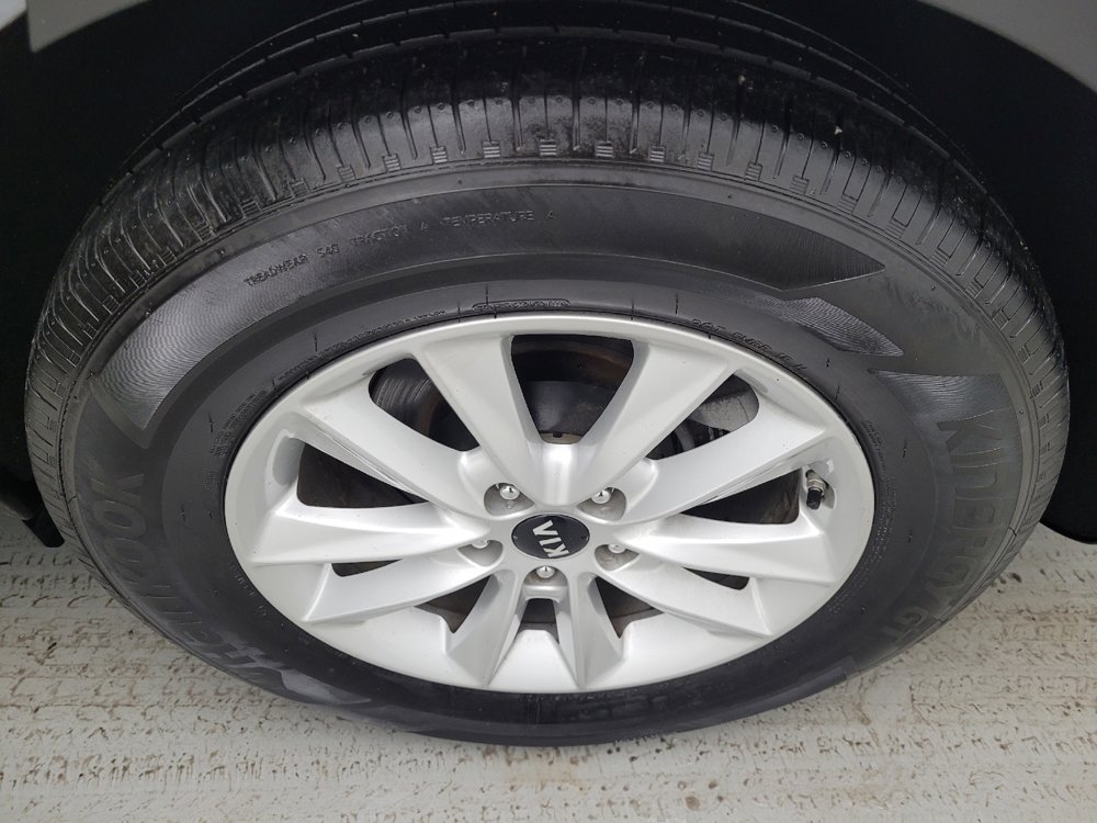 Used 2020 Kia Sorento LX image 31