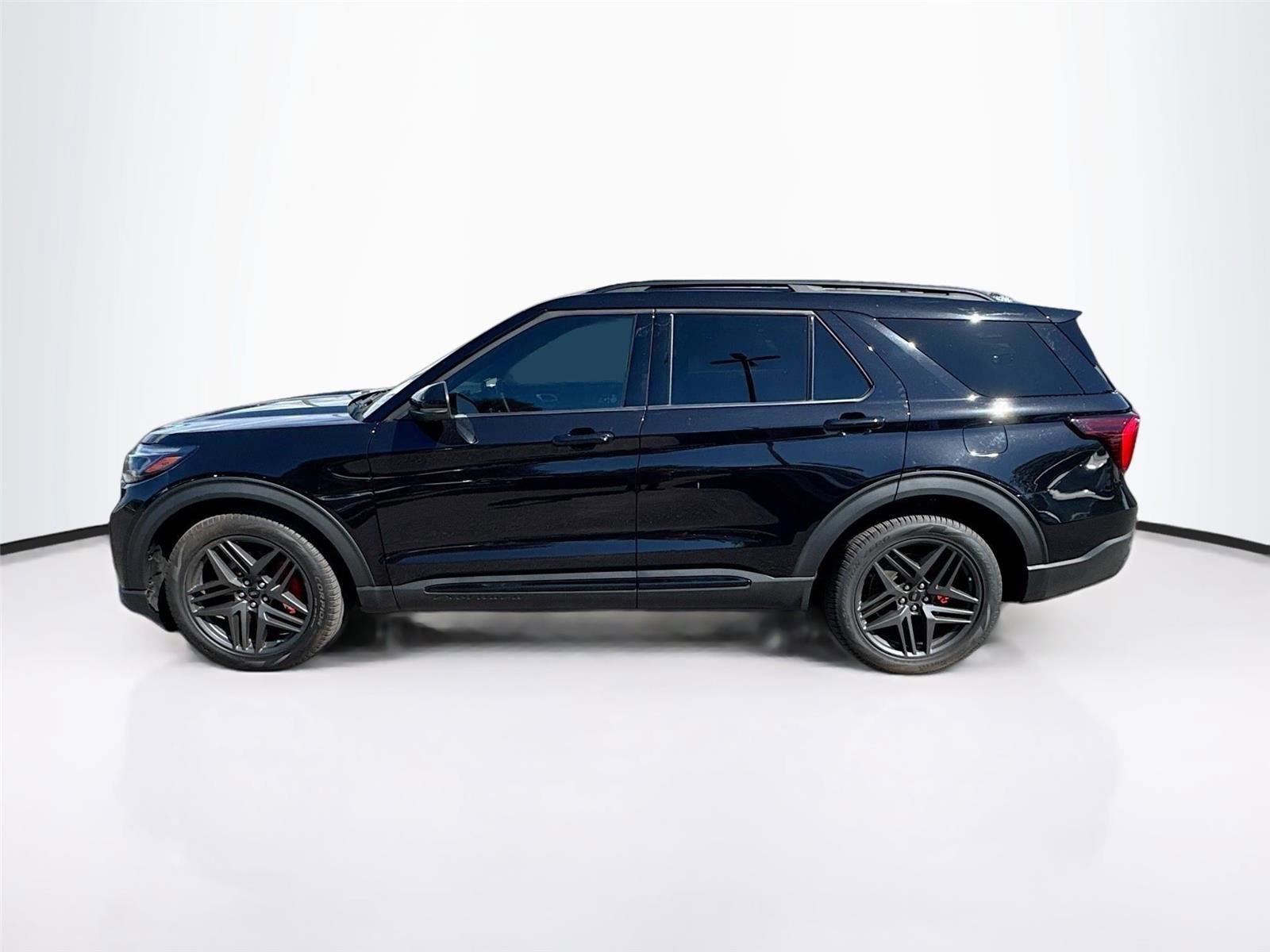Used 2025 Ford Explorer ST image 4