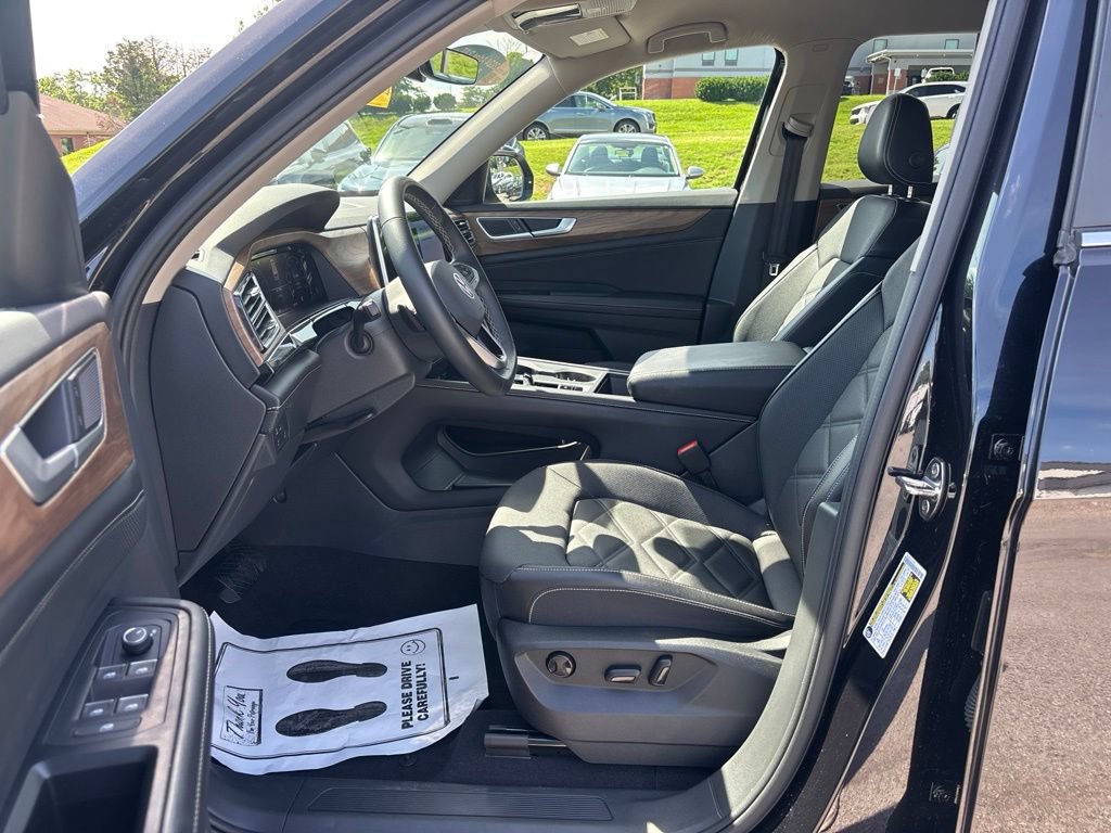 Used 2024 Volkswagen Atlas SE FWD image 14