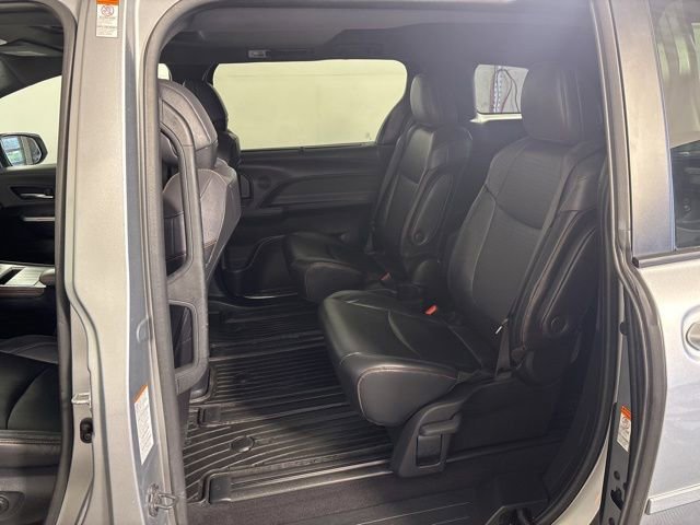 Used 2022 Toyota Sienna XSE AWD/4WD image 23