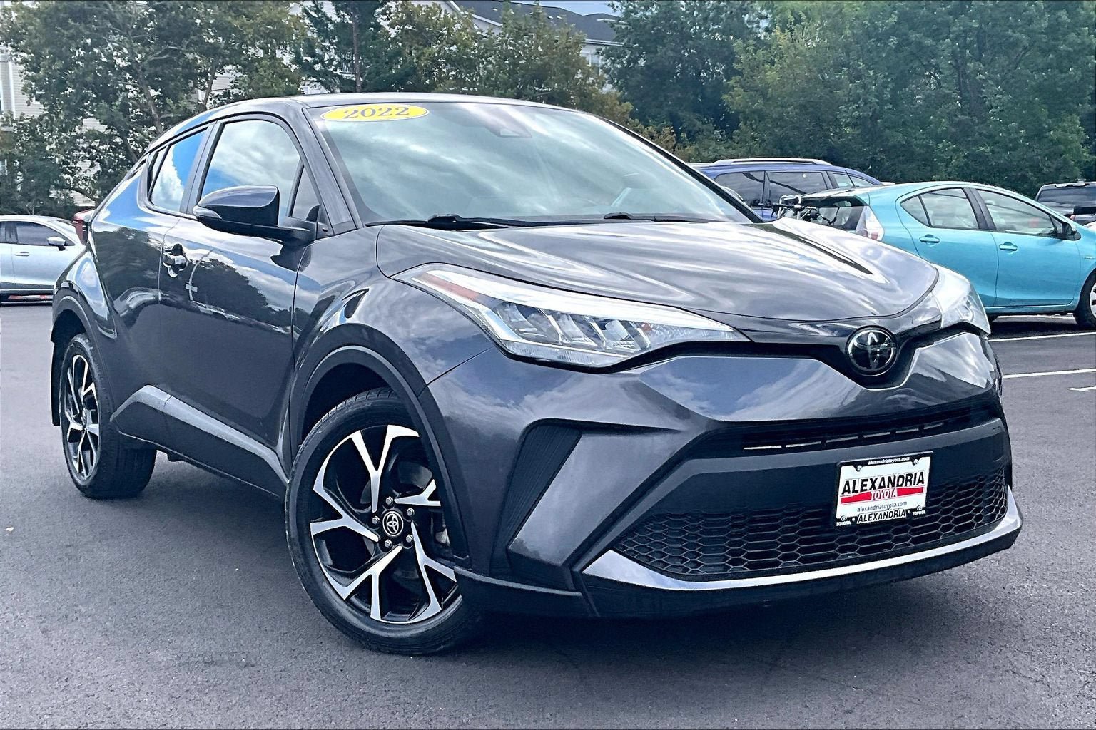 Used 2022 Toyota C-HR XLE FWD image 2