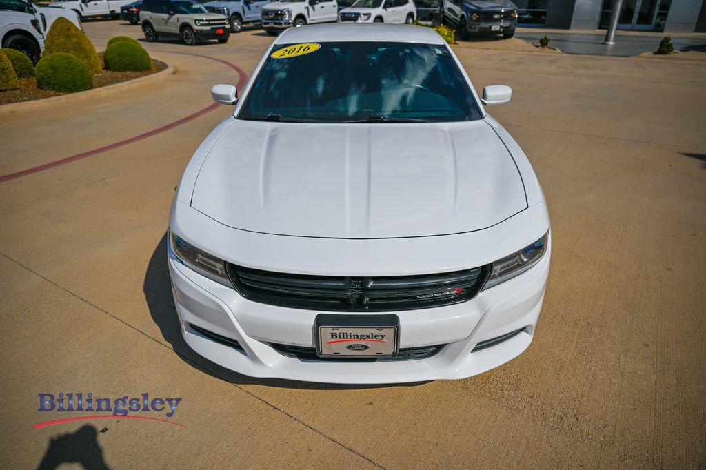 Used 2016 Dodge Charger SXT RWD image 2
