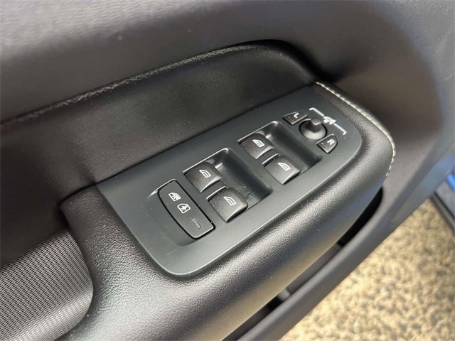 Used 2019 Volvo XC60 T6 R-Design w/ Protection Package image 17