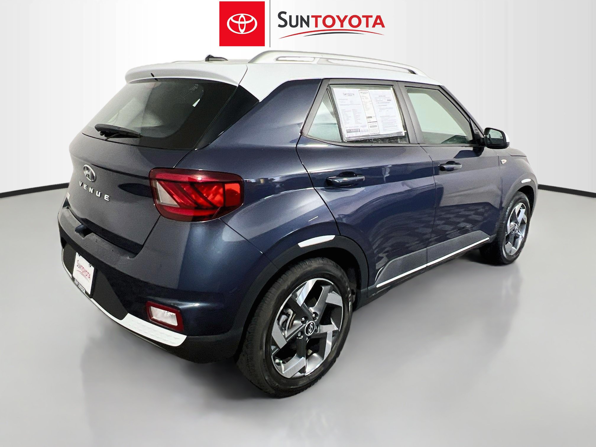 Used 2024 Hyundai Venue Limited FWD image 4