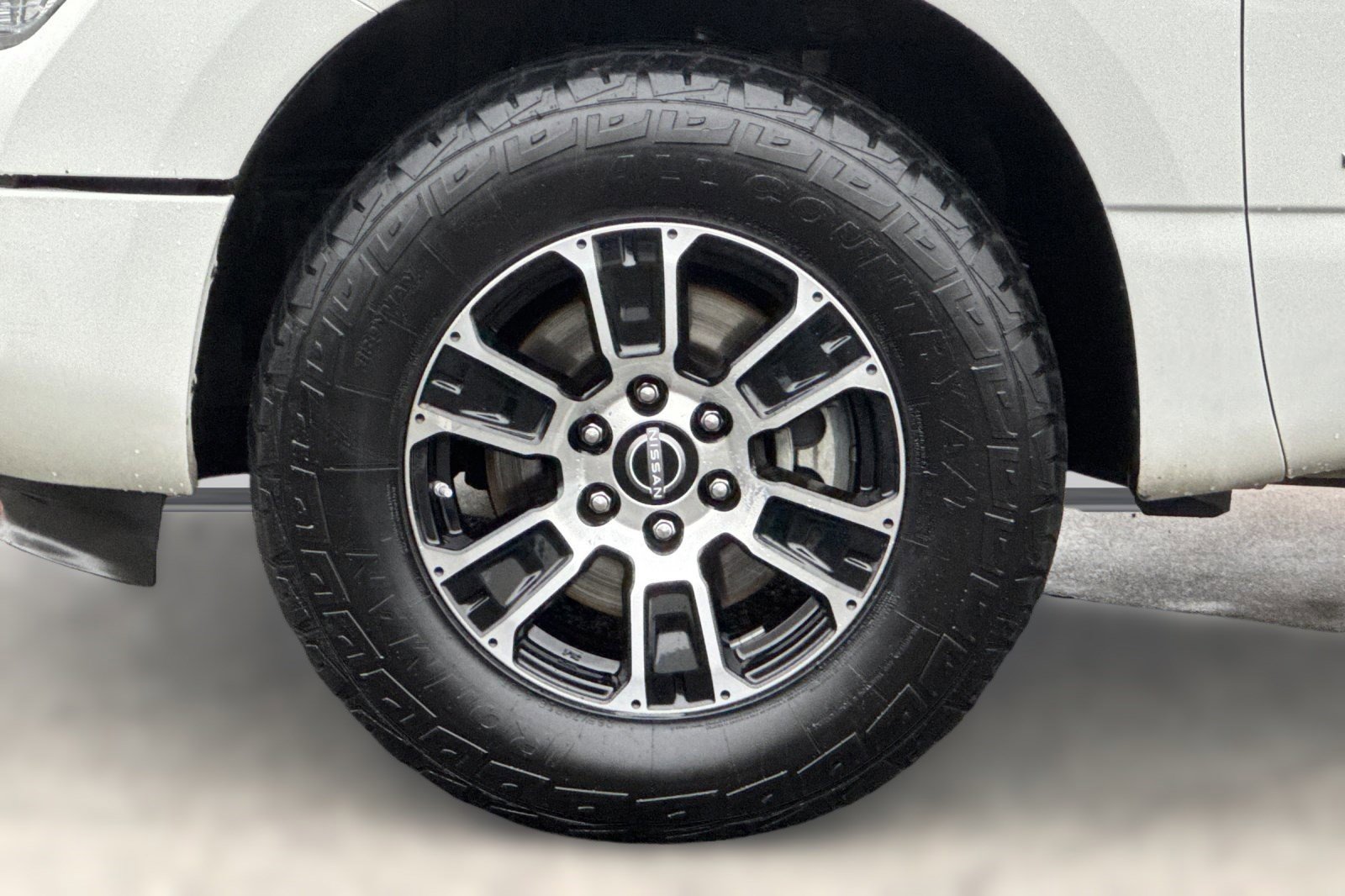 Used 2023 Nissan Titan SV image 11