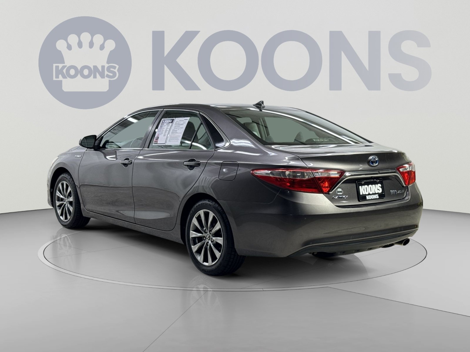 Used 2015 Toyota Camry XLE w/ Moonroof Package FWD image 18