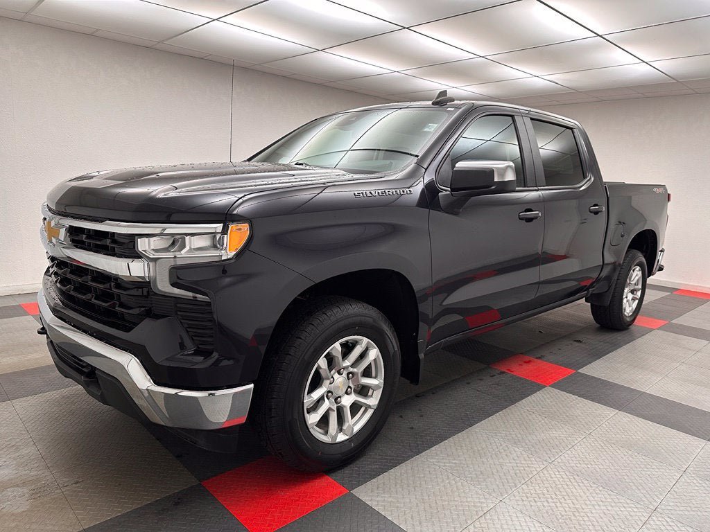 Used 2023 Chevrolet Silverado 1500 LT AWD/4WD image 3