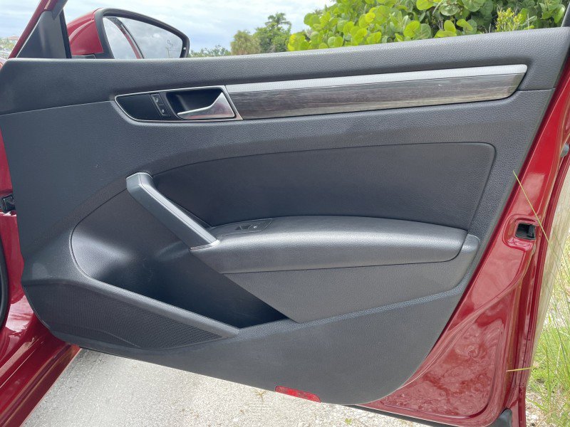 Used 2017 Volkswagen Passat 1.8T SE FWD image 25