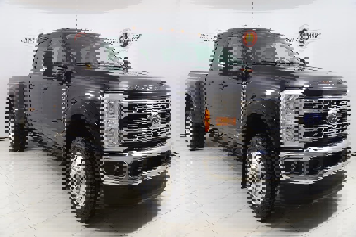 Used 2023 Ford F450 XLT w/ FX4 Off-Road Package image 19