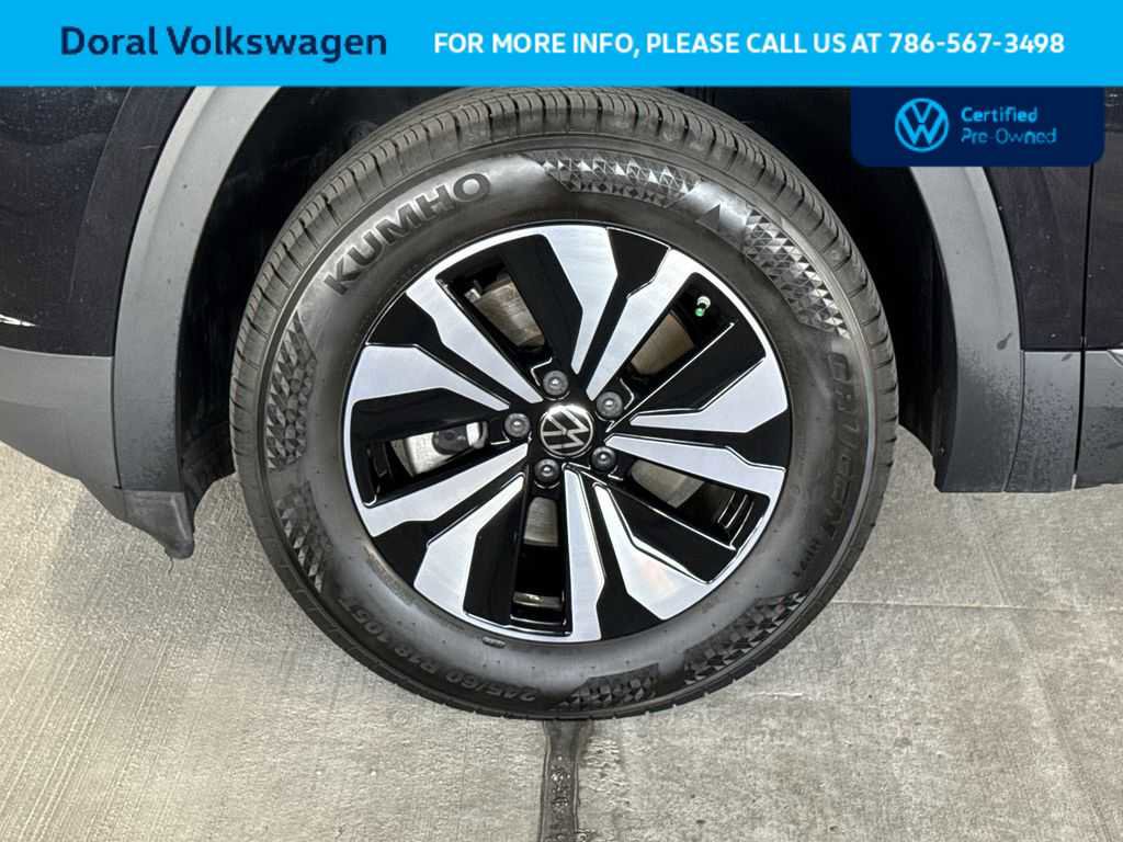 Certified 2024 Volkswagen Atlas Cross Sport SE FWD image 11
