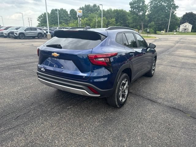 Used 2024 Chevrolet Trax LT w/ Driver Confidence Package FWD image 3