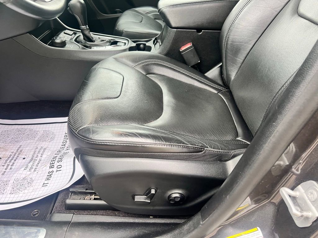 Used 2019 Jeep Cherokee Limited image 7