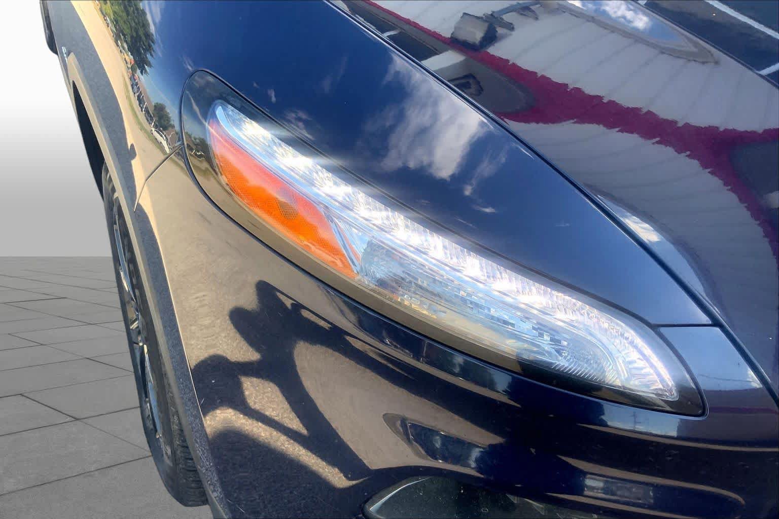 Used 2015 Jeep Cherokee Latitude FWD image 26