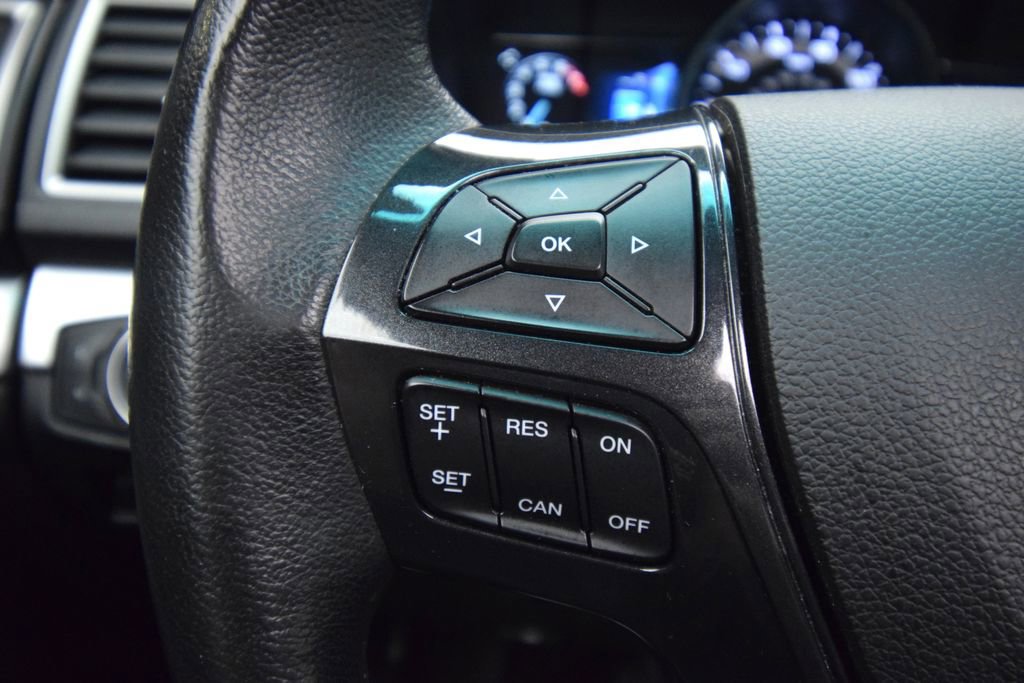 Used 2016 Ford Explorer XLT w/ Equipment Group 202A AWD/4WD image 38