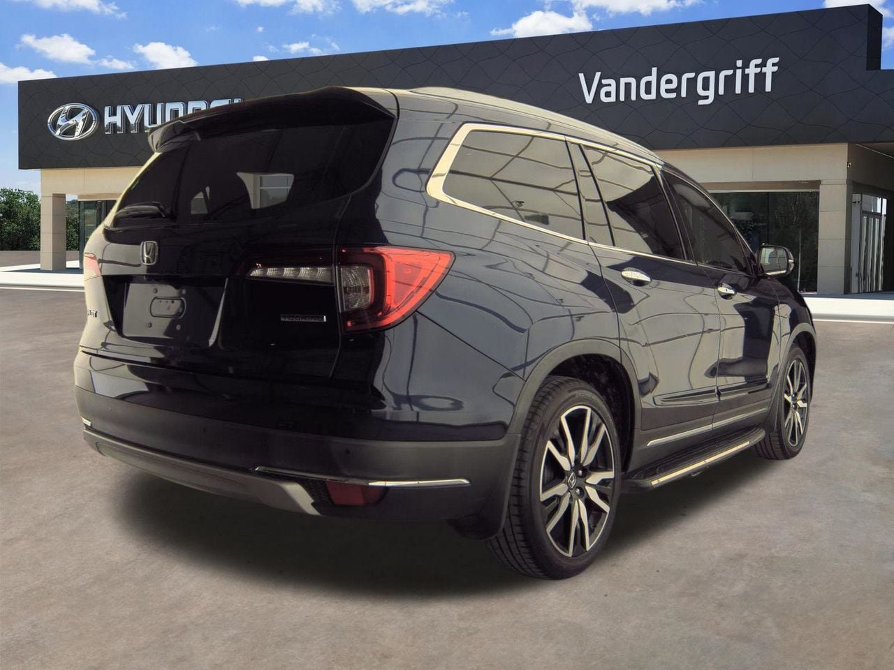 Used 2019 Honda Pilot Touring image 12