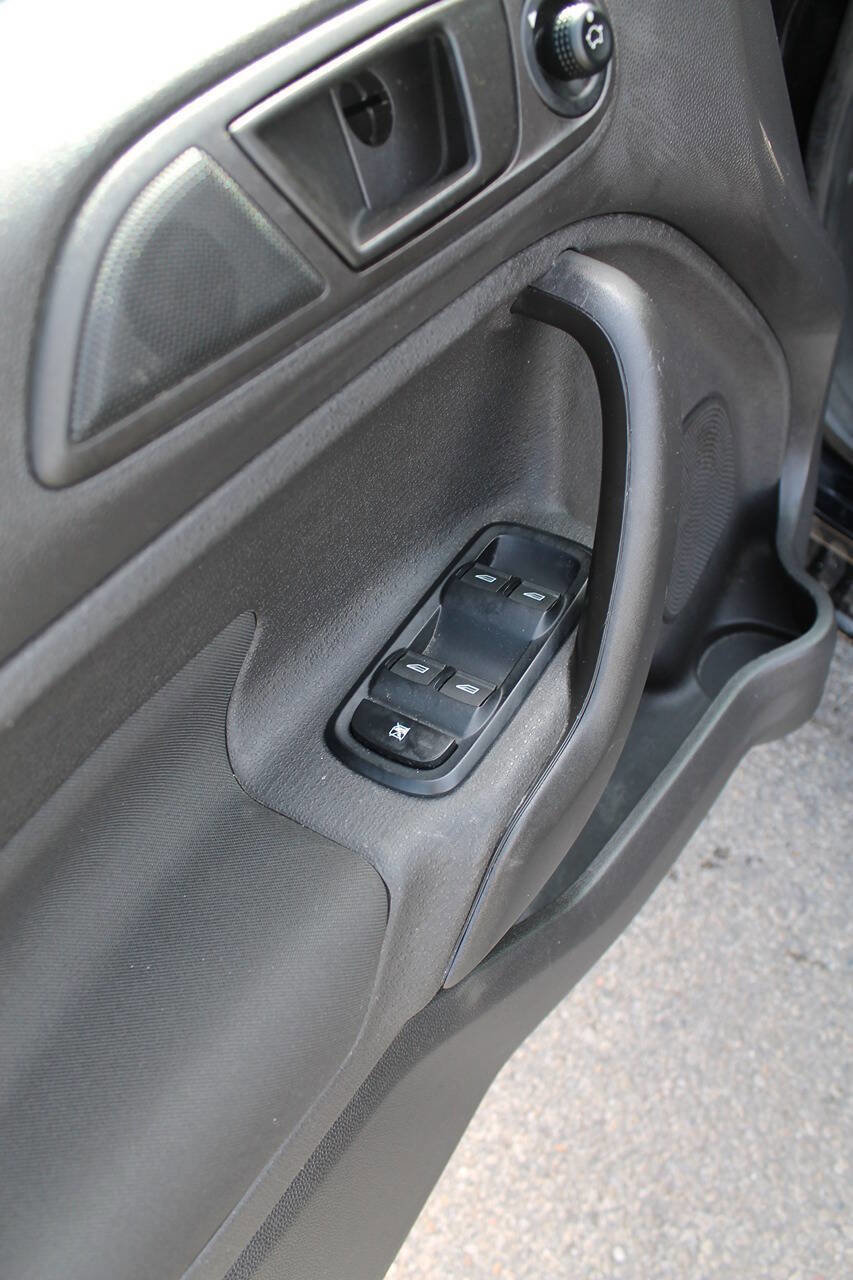 Used 2019 Ford Fiesta SE image 10