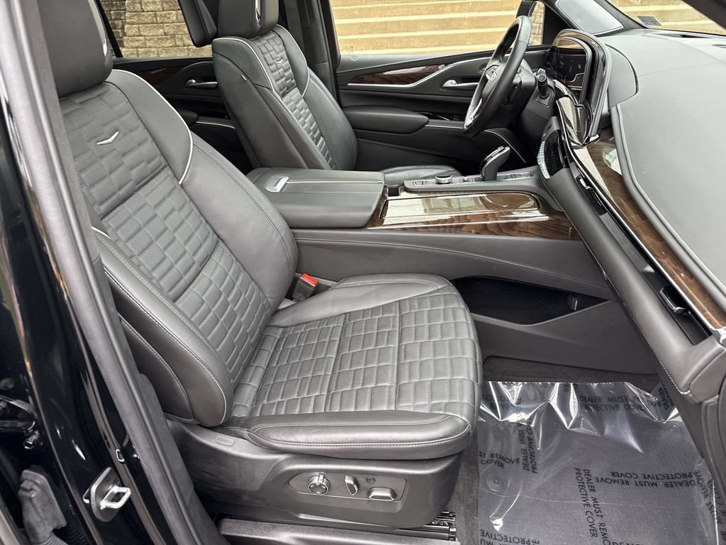 Used 2024 Cadillac Escalade ESV Sport Platinum w/ LPO, ONYX Package AWD/4WD image 7