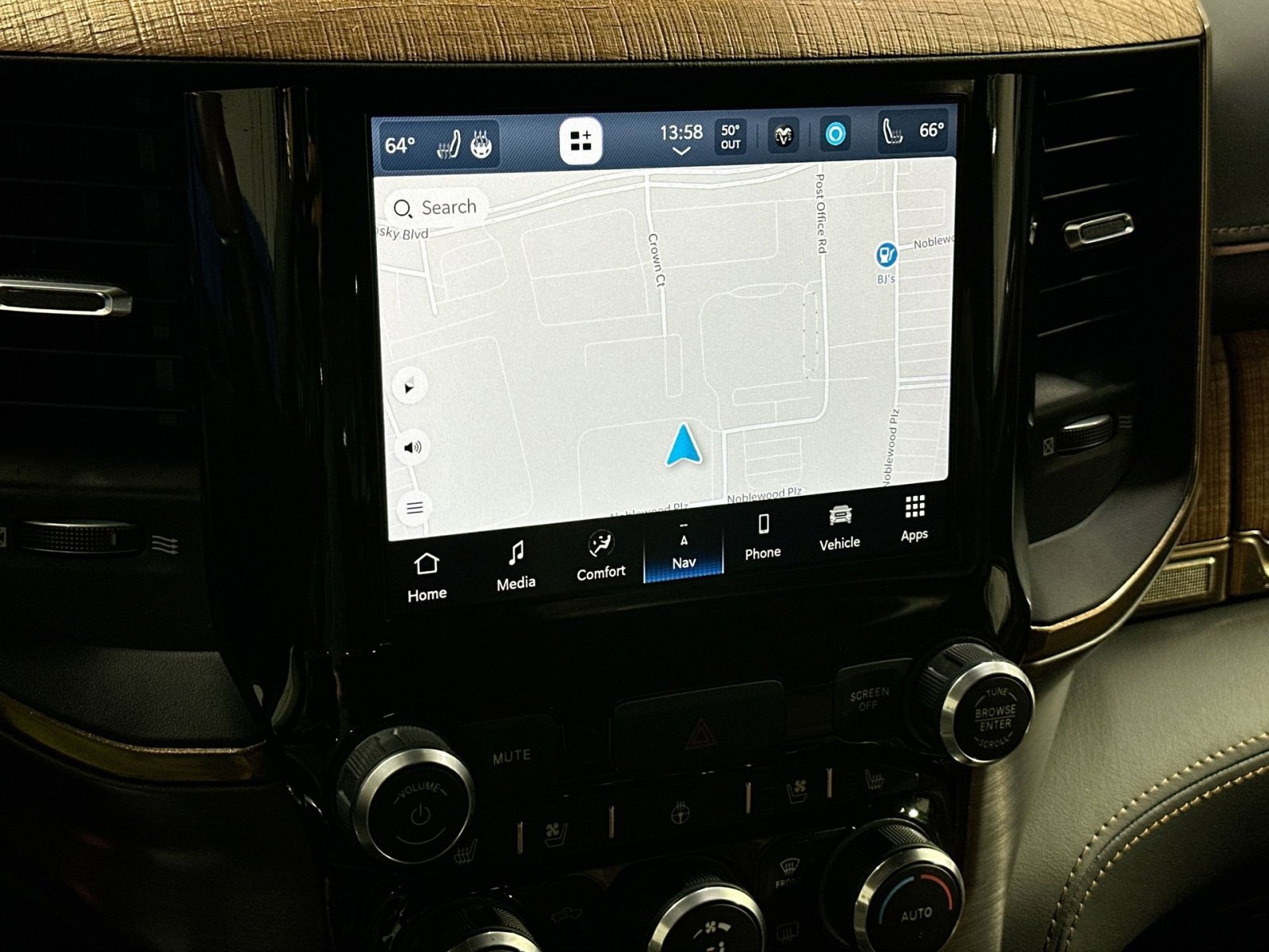 Used 2022 RAM 1500 Limited w/ Bed Utility Group image 26