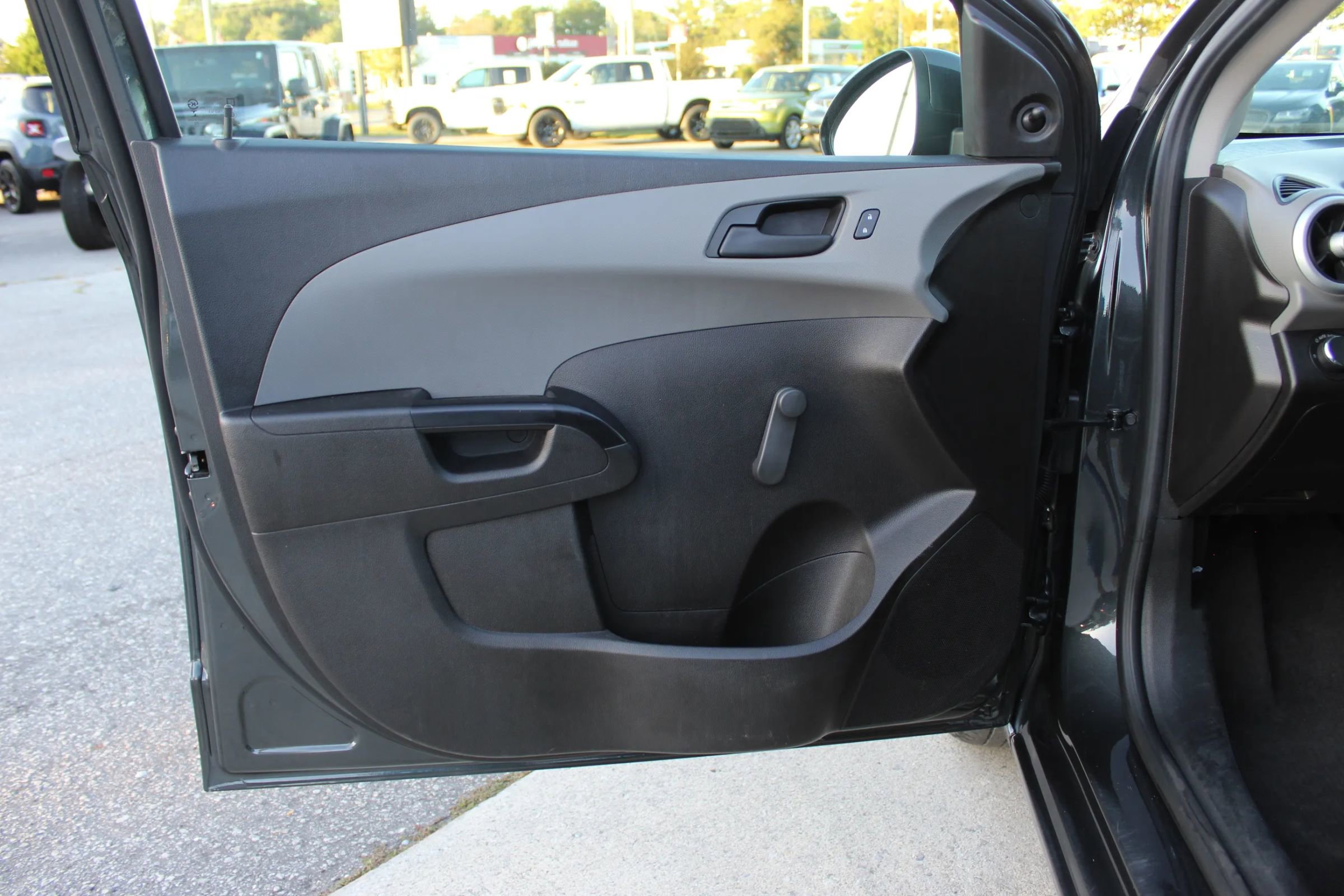 Used 2020 Chevrolet Sonic LT image 10