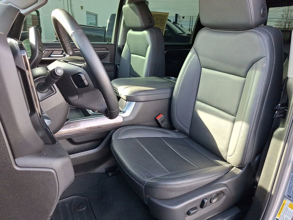 Used 2025 Chevrolet Silverado 3500 LTZ w/ LTZ Convenience Package image 16