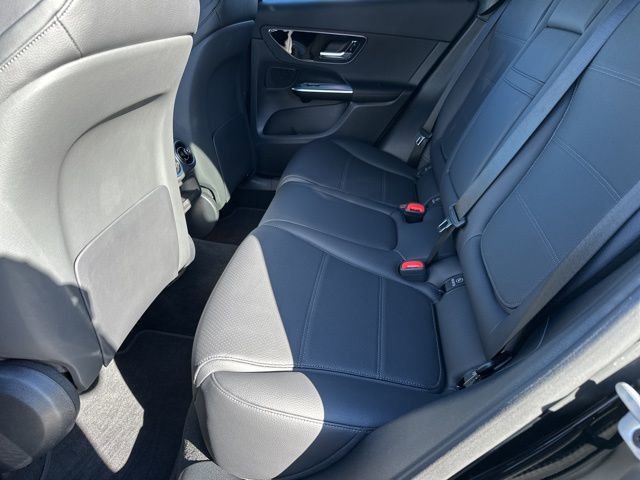 Used 2025 Mercedes-Benz GLC 300 4MATIC image 22