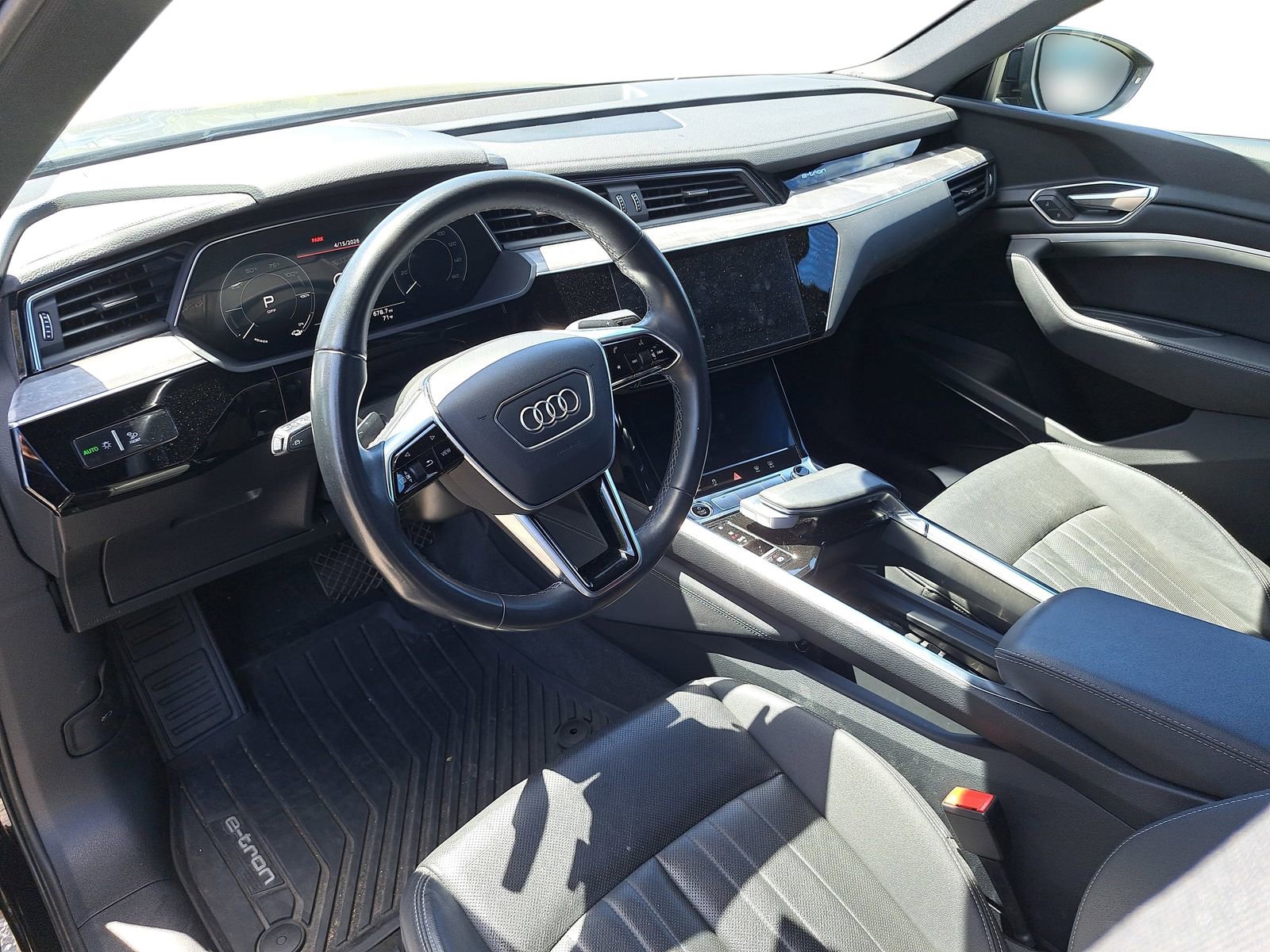 Used 2023 Audi e-tron Premium Plus w/ Premium Plus Package image 5