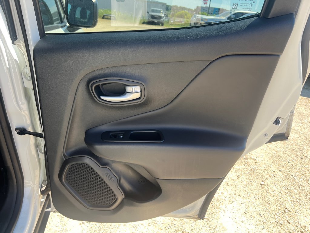 Used 2023 Jeep Renegade Latitude AWD/4WD image 27