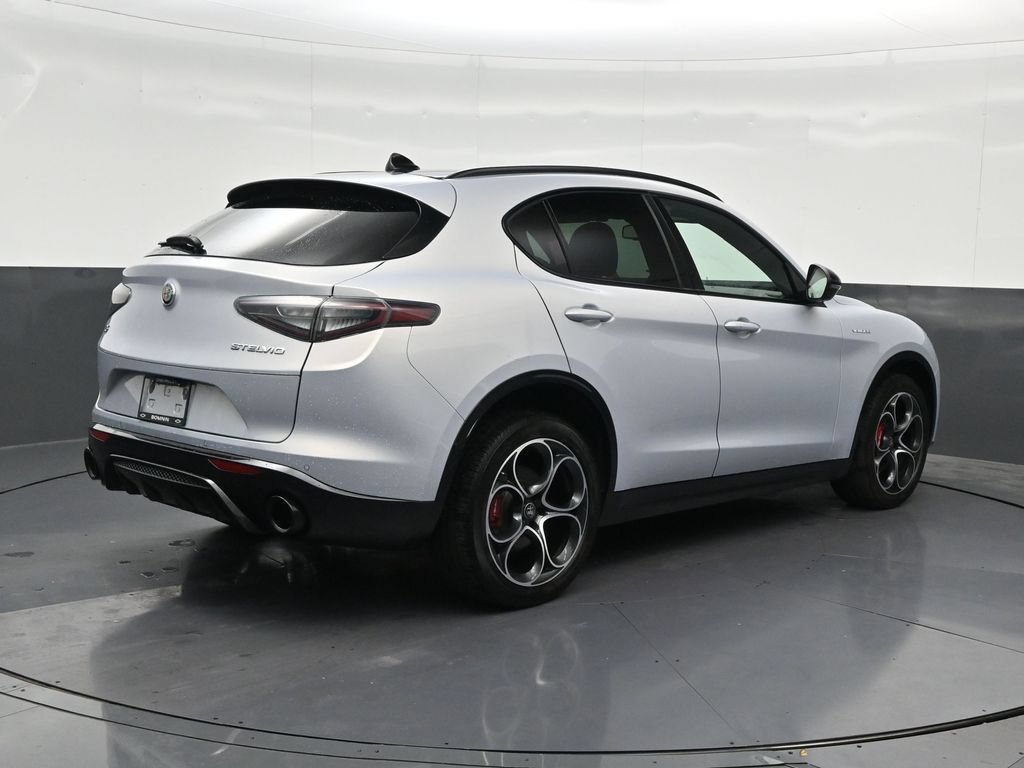 Used 2025 Alfa Romeo Stelvio Sprint w/ Veloce Package AWD/4WD image 5